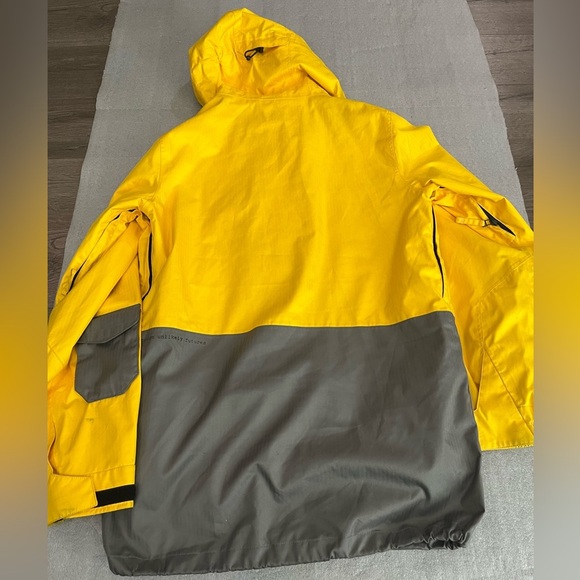 [M]Analog Freedom Ski Snowboard Jacket in Yellow and Gray - Picture 10 of 10